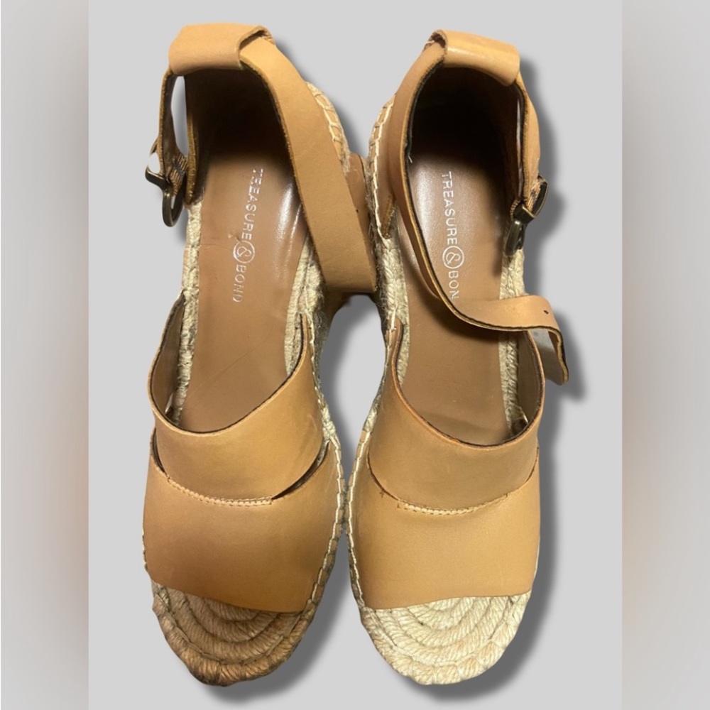 Treasure Bond Brand Size 7 Platform Wedge Tan Heel Perfect Condition